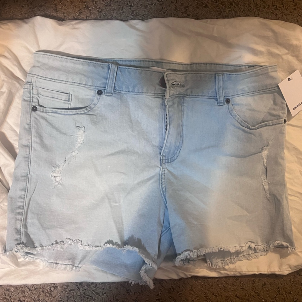 NWT. Distressed light denim O’Neill shorts